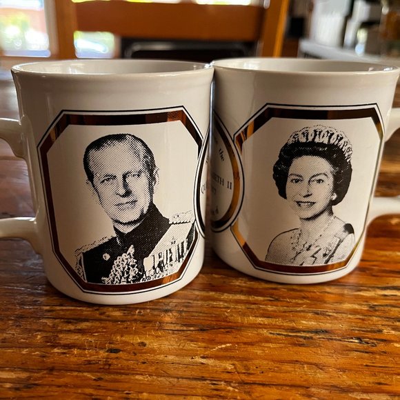Vintage 1977 Queen Elizabeth Jubilee - Picture 1 of 6